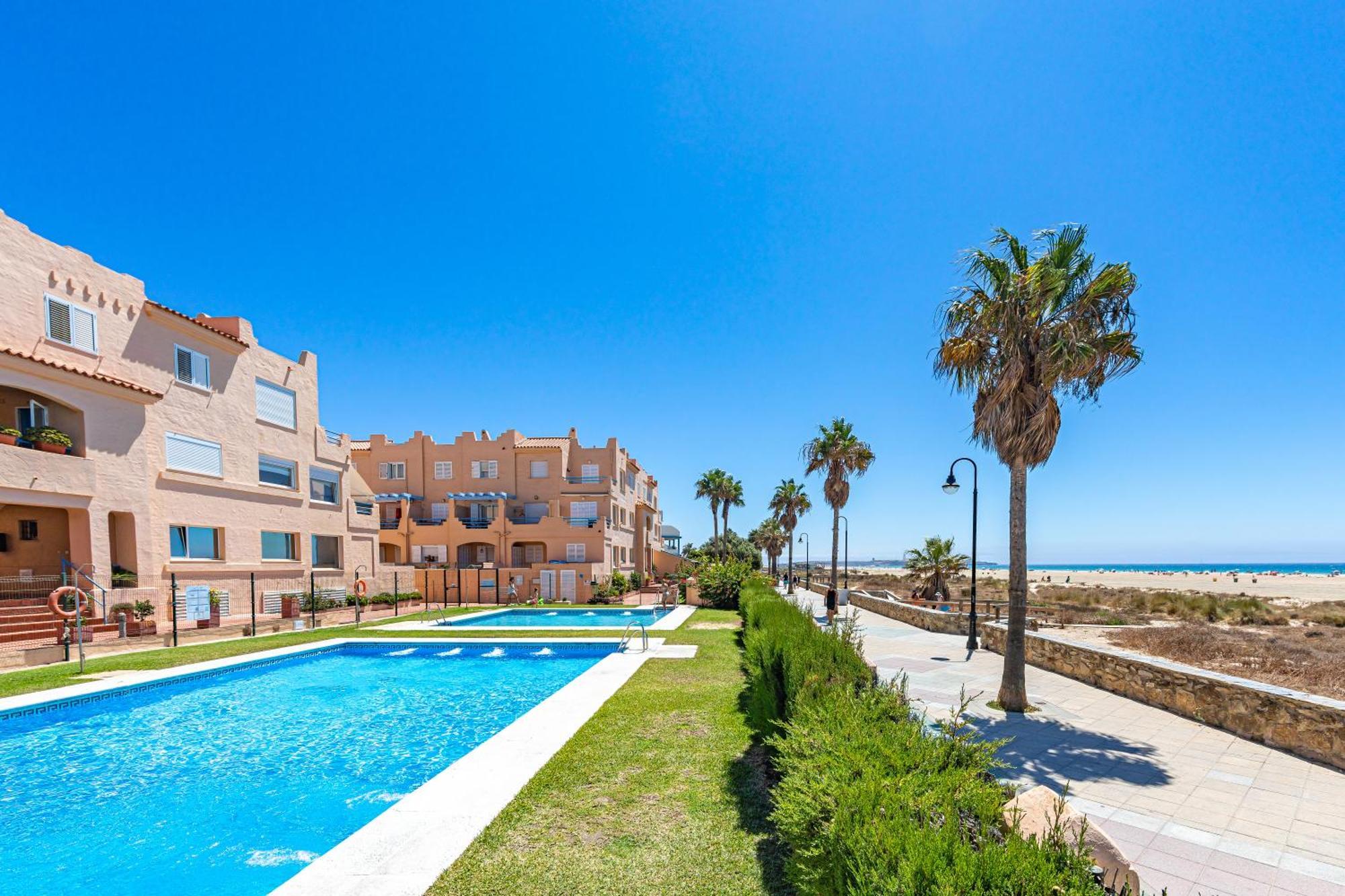 Beachfront, Pool, Terrace, Garage & Fibre Internet タリファ エクステリア 写真